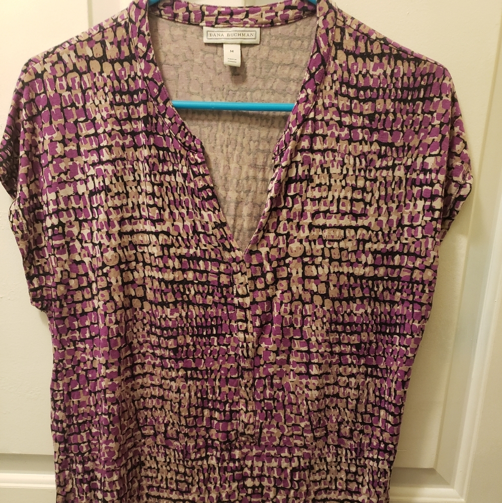 Dana Buchman t shirt
